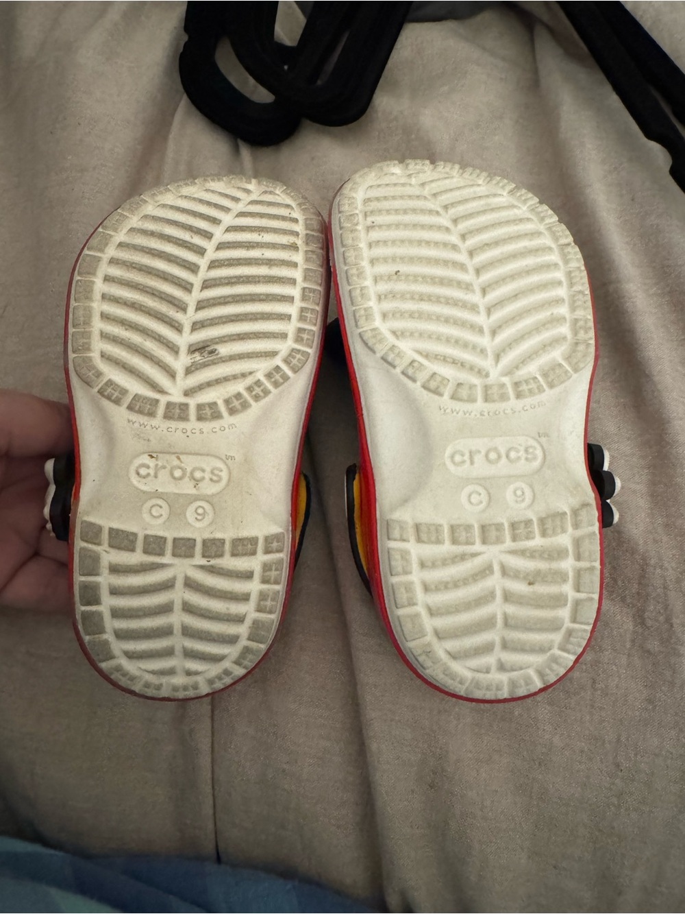 Crocs Unisex Kids Disney Mickey Mouse Clogs Shoes SZ 9 Toddler - Picture 5 of 5